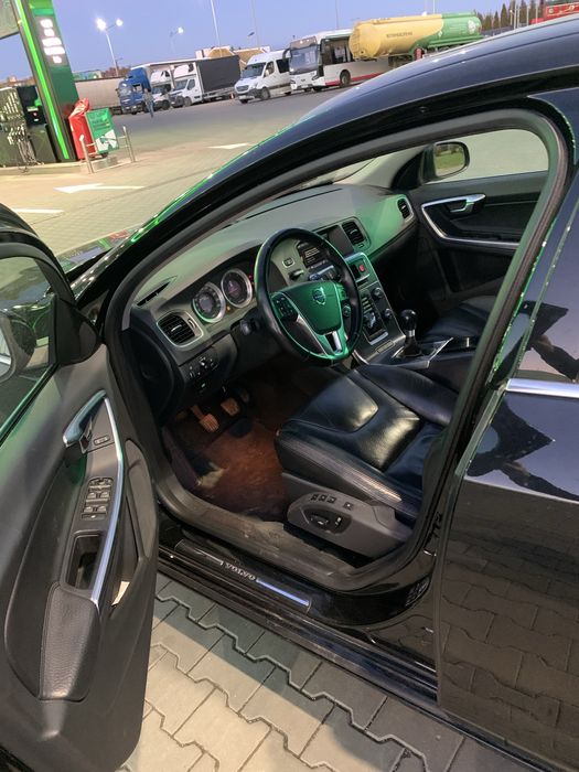 Volvo v60 2011 дизель