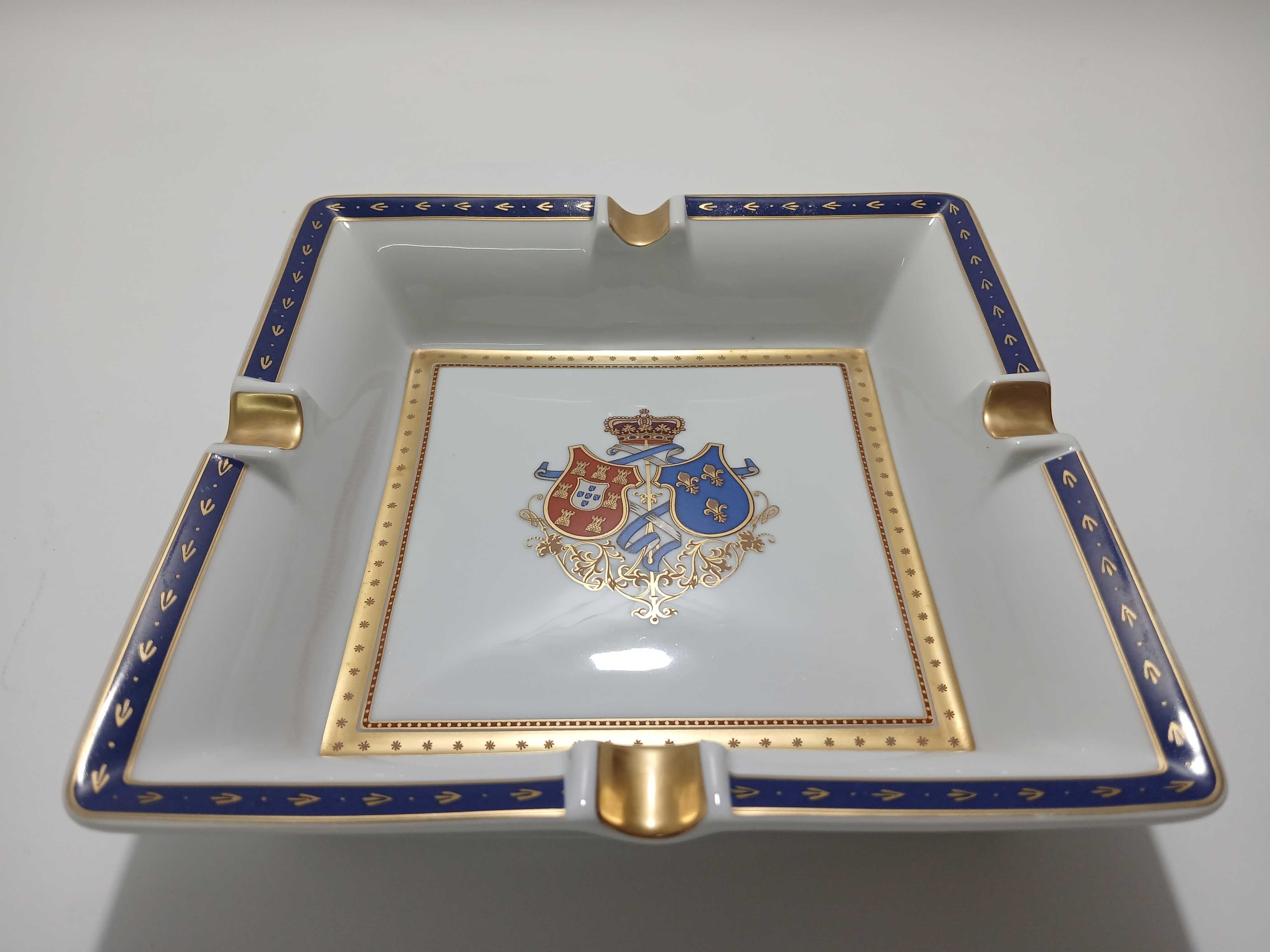 Cinzeiro Porcelana - Oficina Real - Brasões - Armas Reais - Monárquico