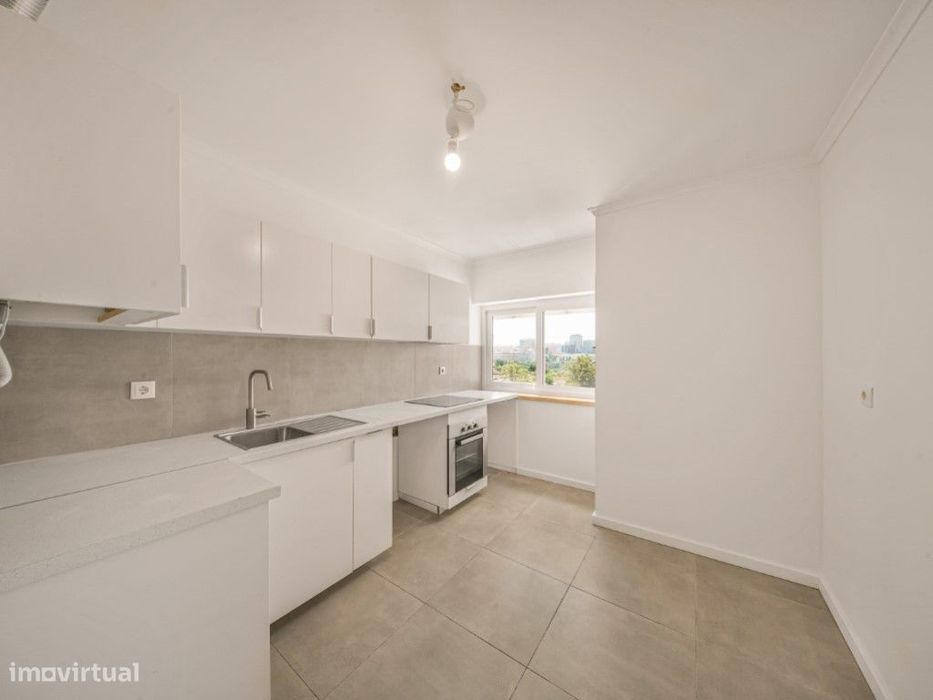 Apartamento T3 com Garagem e Arrecadação em Marvila