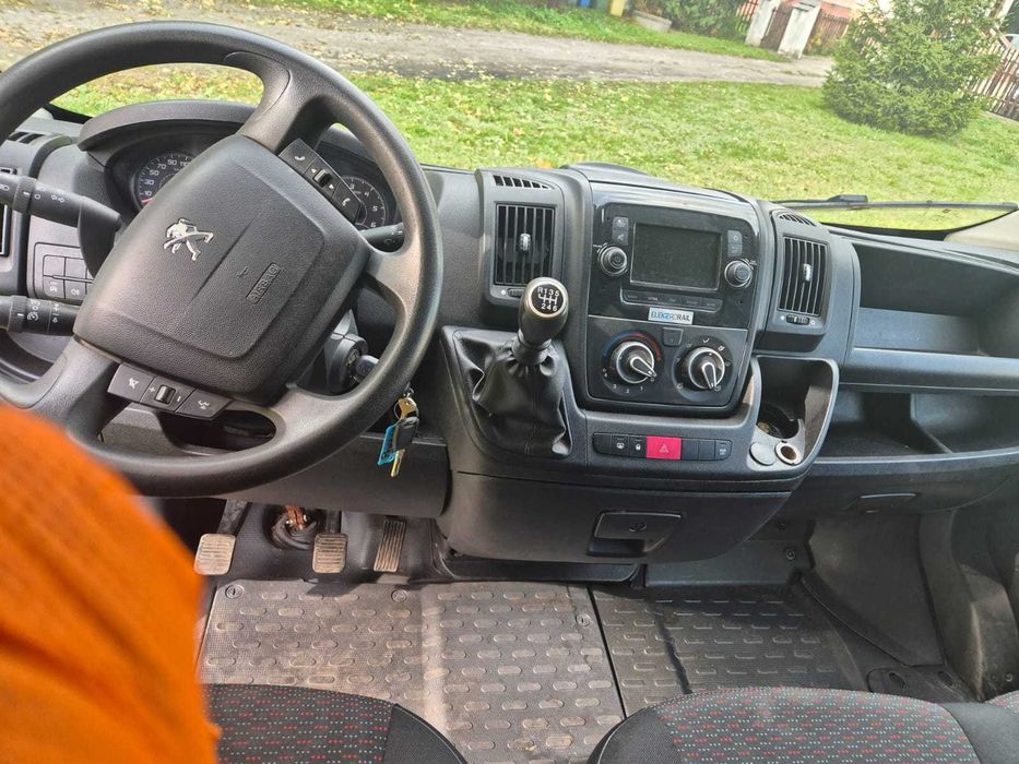 Peugeot Boxer klimatyzacja, kamera cofania- uszkodzony silnik.
