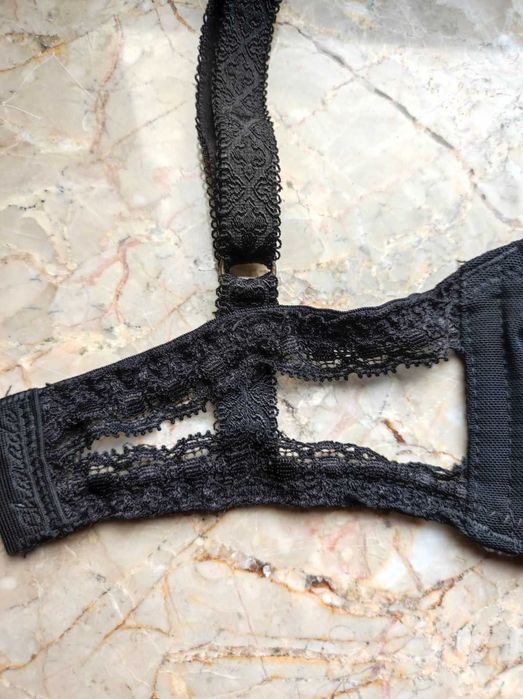 biustonosz stanik zmysłowy zniewalający sexowny odkryty