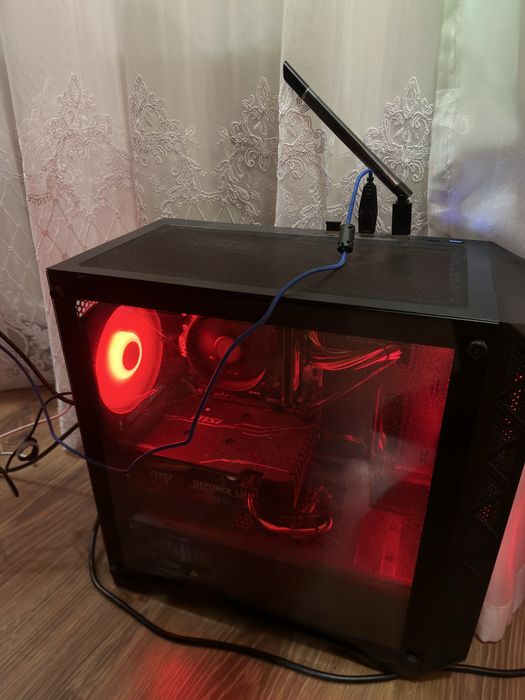 Продам ігровий сетап, монітор 180 hz, клавіатура , мікрофон та коврик