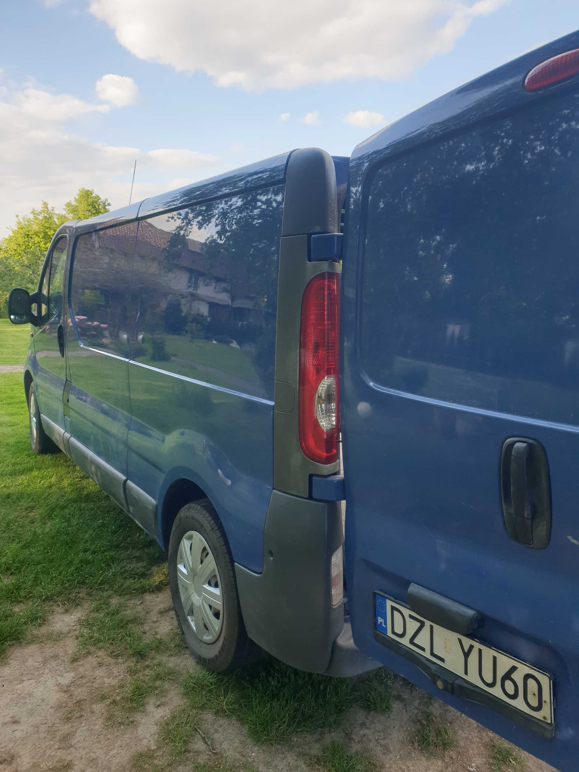 Opel Vivaro 2,5 d L2 140KM hak, po naprawie silnika  po przeglądzie