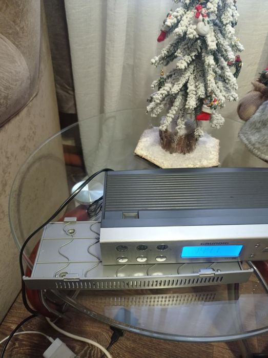 Радиоприемник Grundig Sonocloc 890.