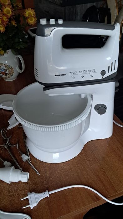 Кухонный миксер с насадками