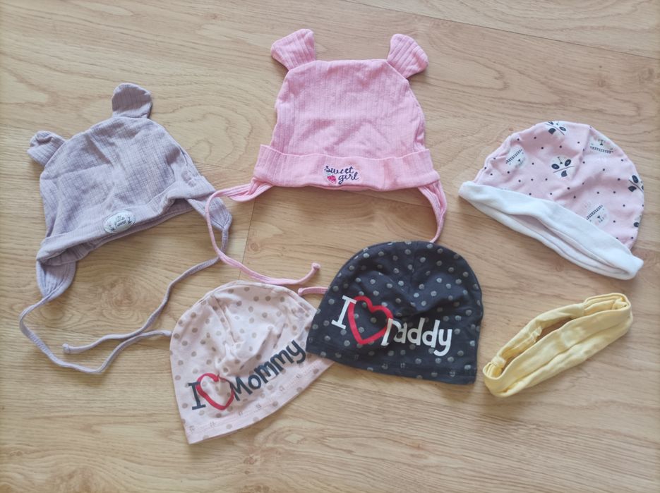 Czapeczki dla dziewczynki niemowlaka