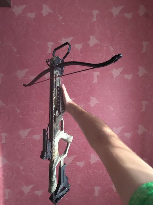 Потужний арбалет Man Kung XB25 є посилені плечі на 175