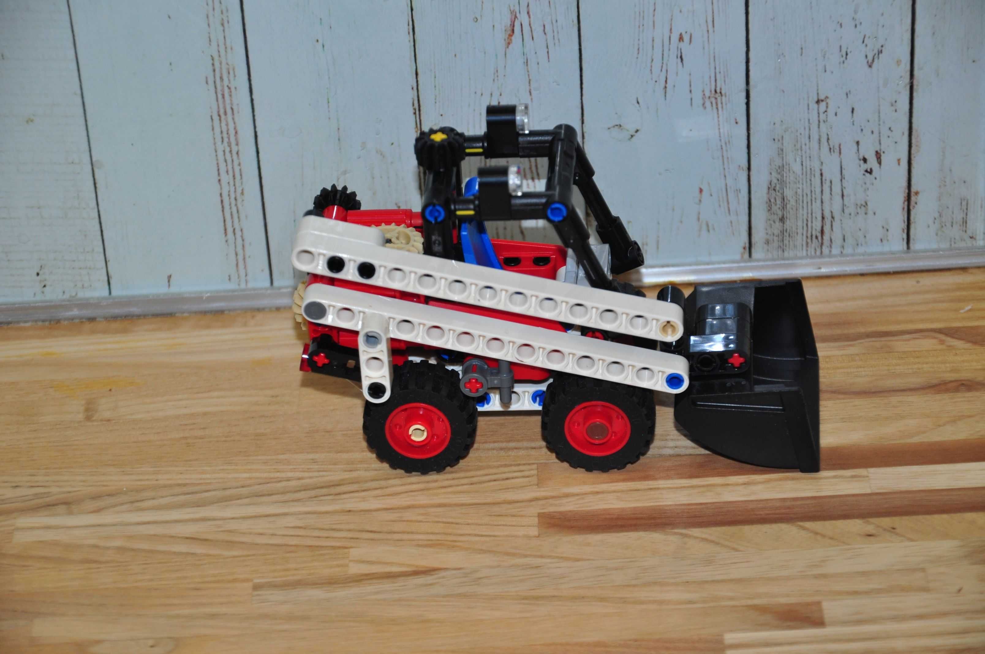 Z0151. Zestaw LEGO Technic 42116-1 Miniładowarka