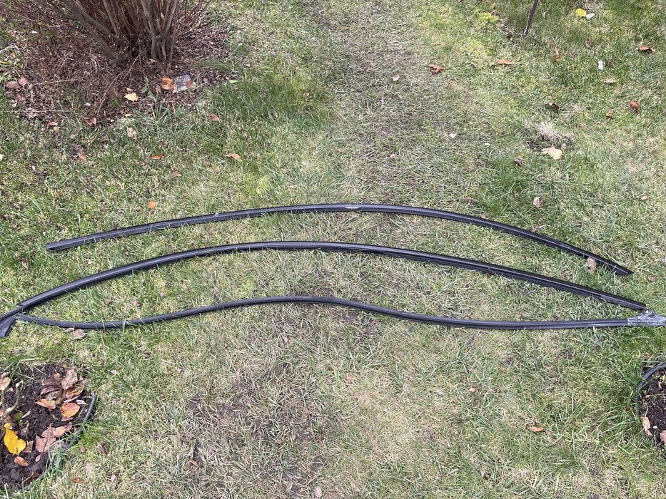 Молдінг верхній Tesla model Y, лівий і правий, стан ідеальний