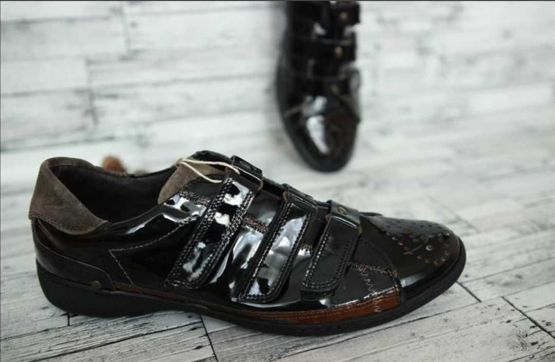 Спортивні чоловічі туфлі відомого бренду Carlo Pazolini