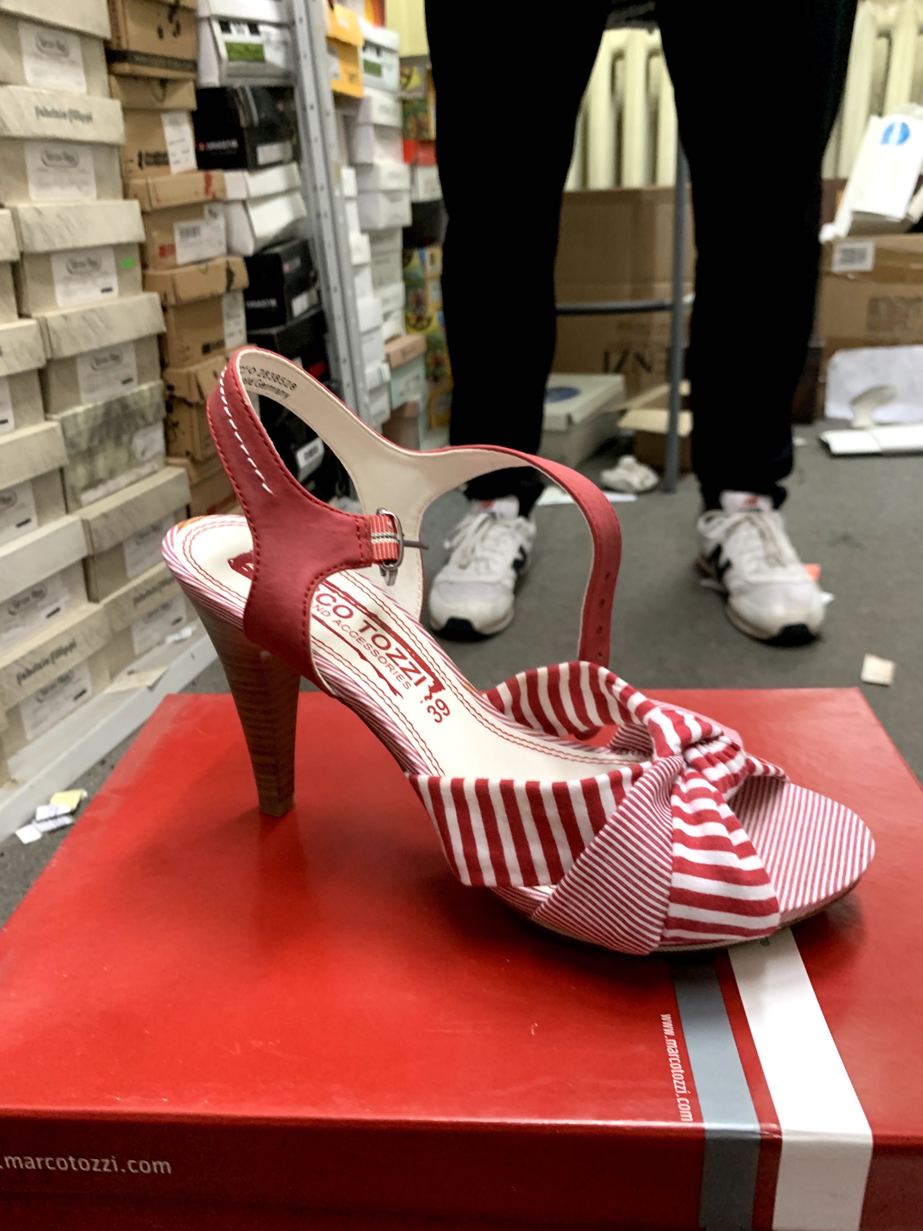 Sprzedam buty po likwidacji sklepu
