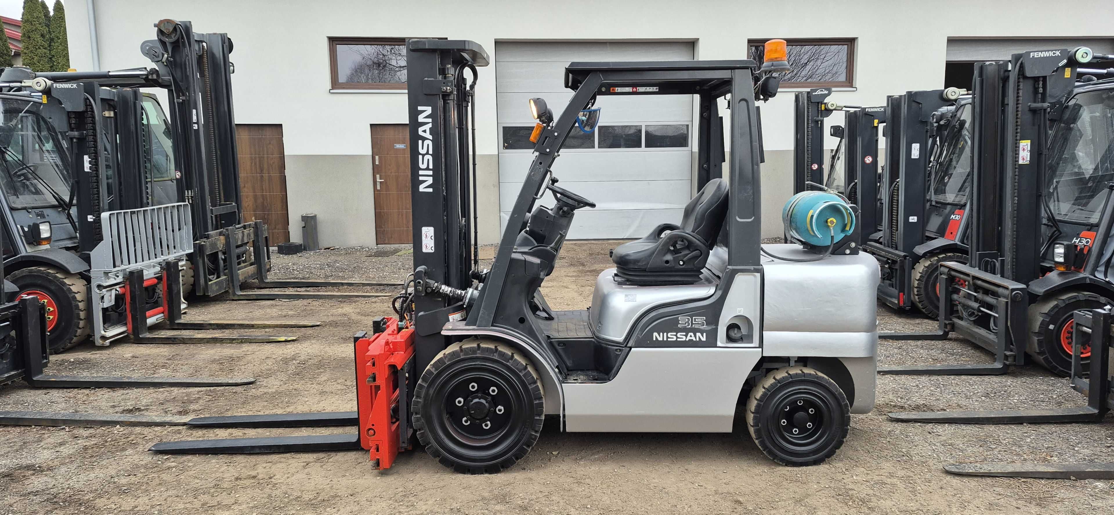 Nissan UGL35 - Udźwig 3500 kg - Pozycjoner 202/55cm. Przebieg 4435 MTH