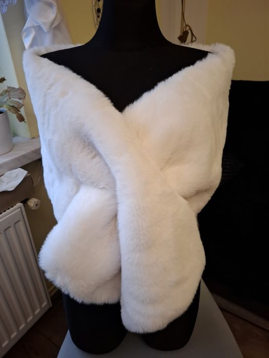 Sprzedam śliczną narzutkę ślubną