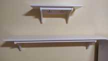 Duas prateleiras brancas lacadas do IKEA