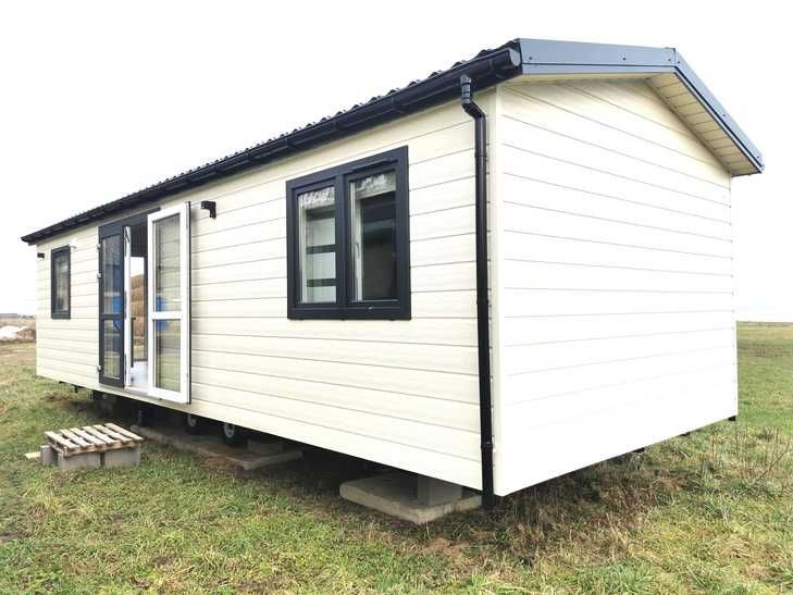 Nowy domek mobilny z wyposażeniem od ręki