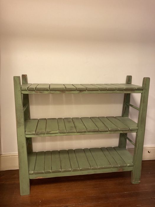 Estante de madeira rústica