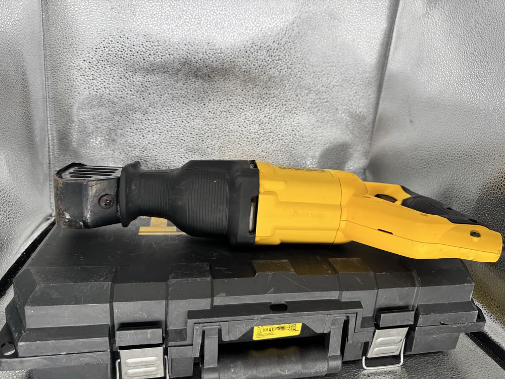 Пила шабельна DeWALT DWE305 сабельная