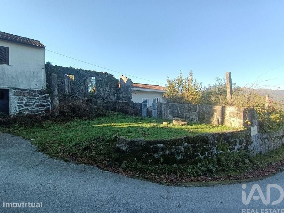 Casa de Campo em Grade e Carralcova de 54,00 m2