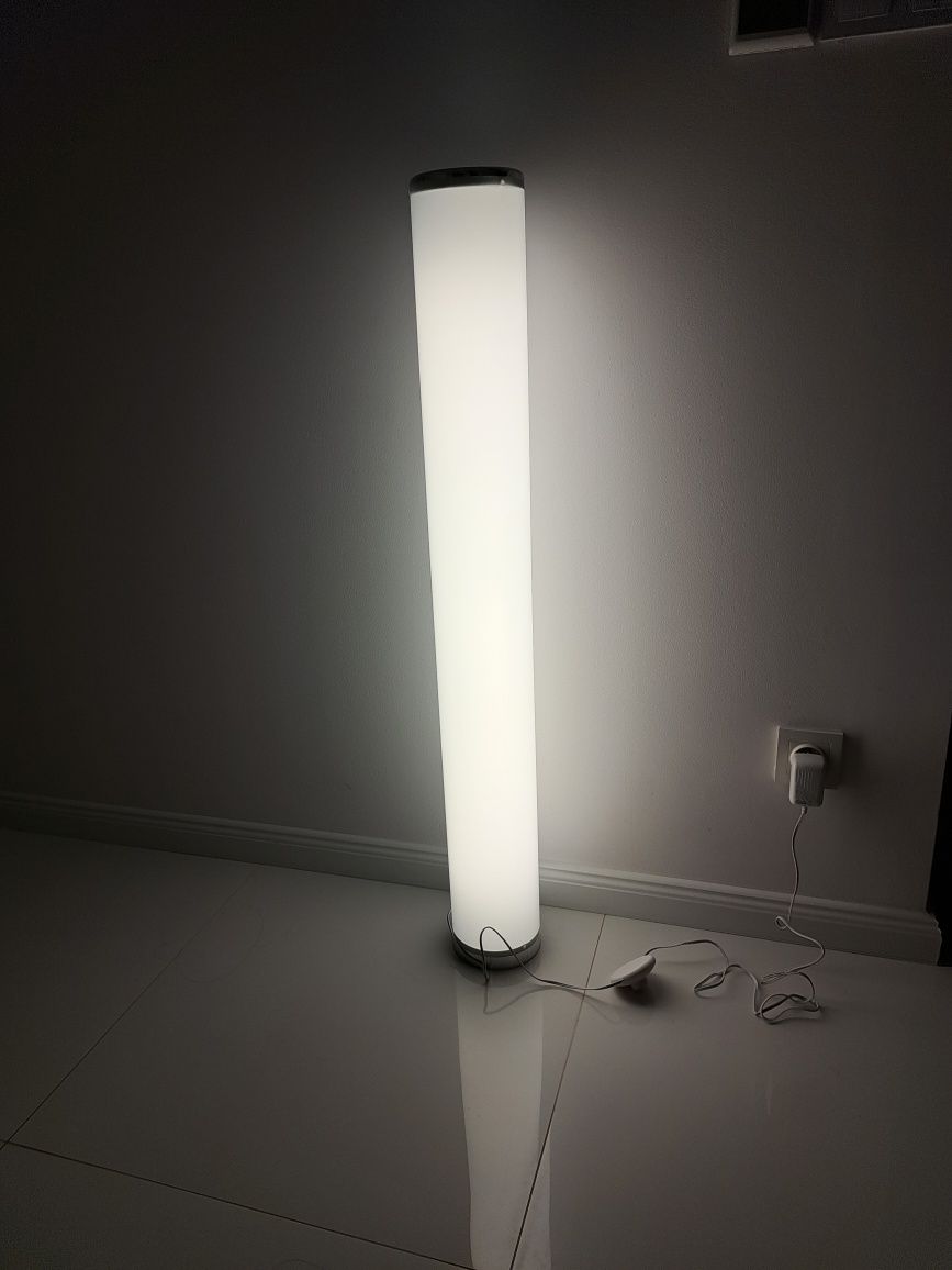 Lampa LED podłogowa