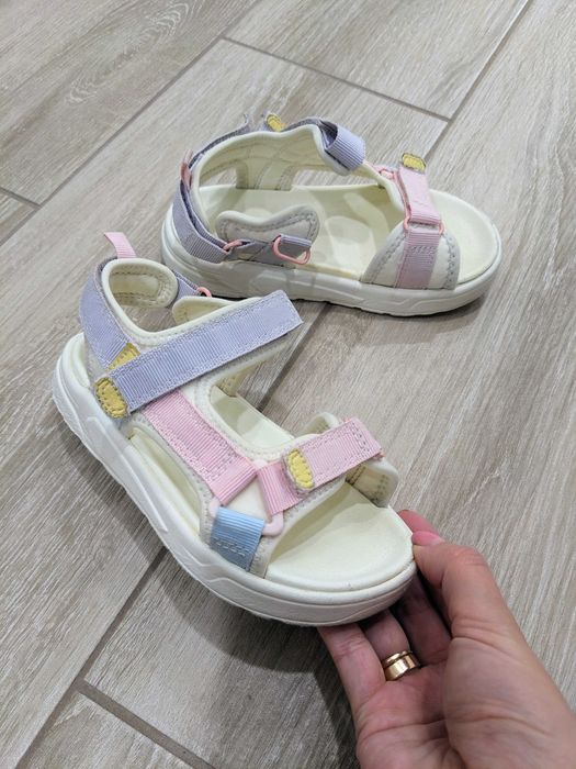 Босоніжки для дівчинки h&m