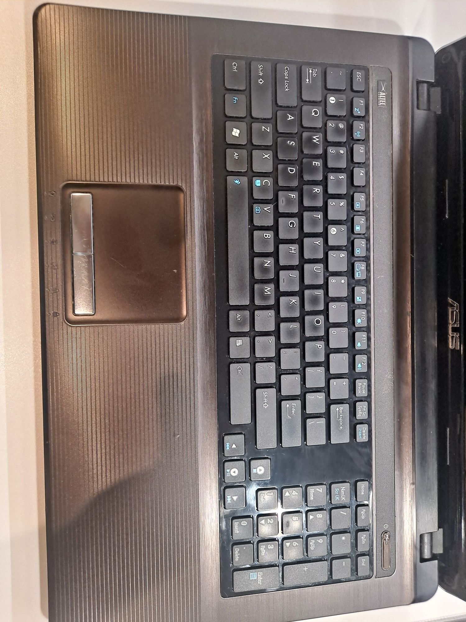 Laptop Asus X93S 18,4"