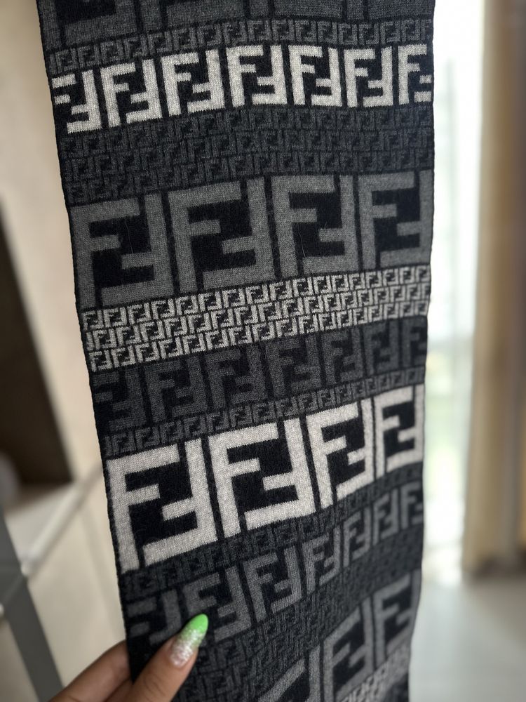 Монограмний шарф Fendi, оригінал