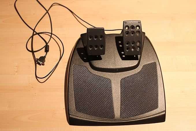 Ігровий руль Logitech Momo