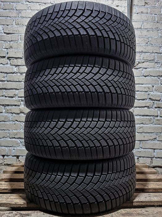Зимові 225/50r17 Bridgestone | 8mm | 2022 | Стан нових | Преміум шини