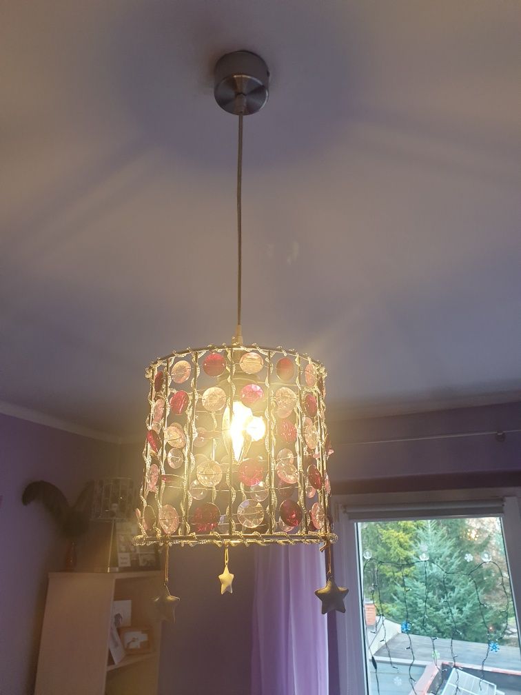 Lampa sufitowa do pokoju dziewczęcego