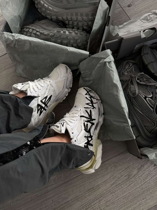 Кросівки Balenciaga Runner Graffiti White Black (36-45)