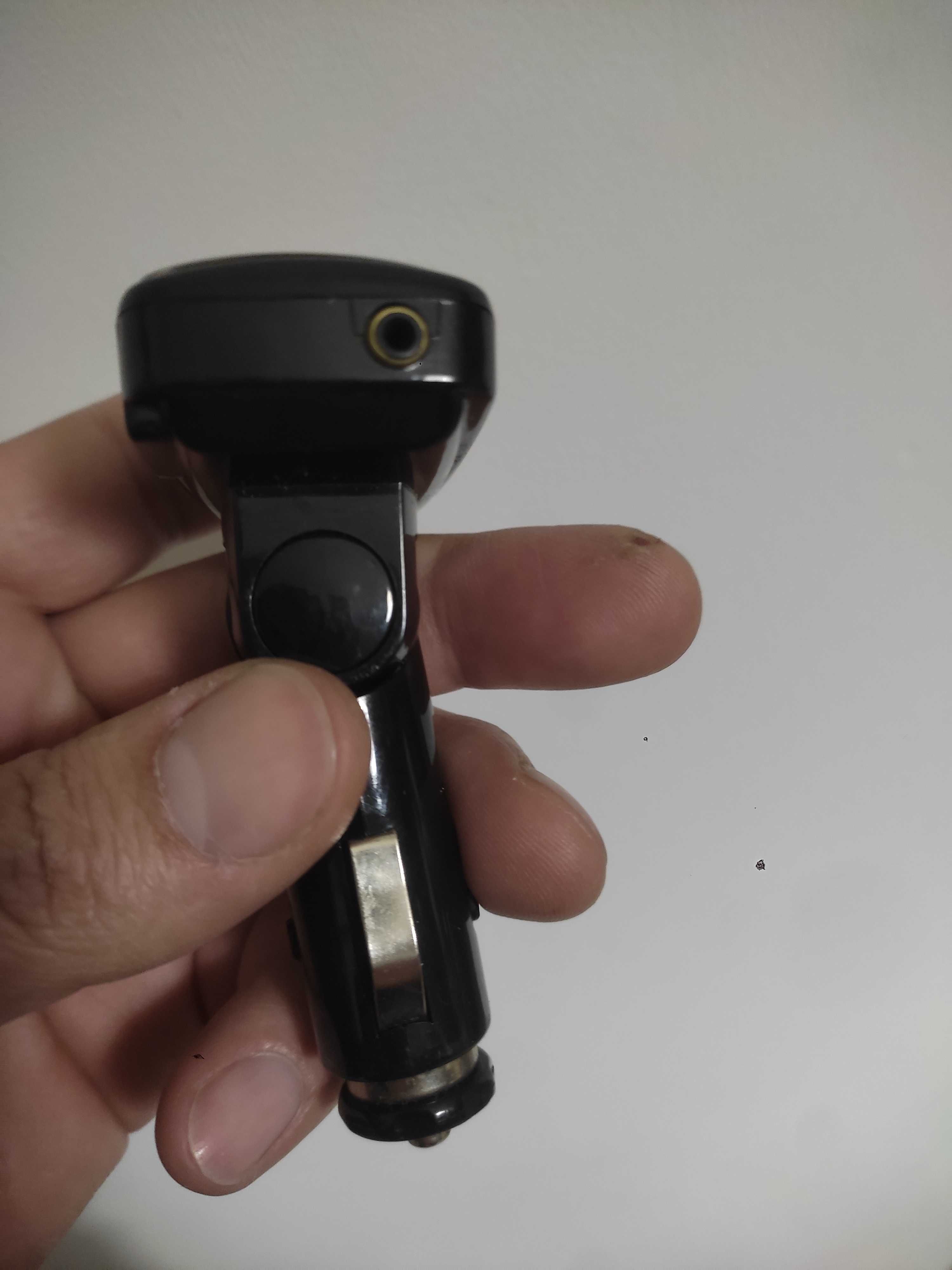Adaptador / Transmissor rádio carro marca ZiPY
