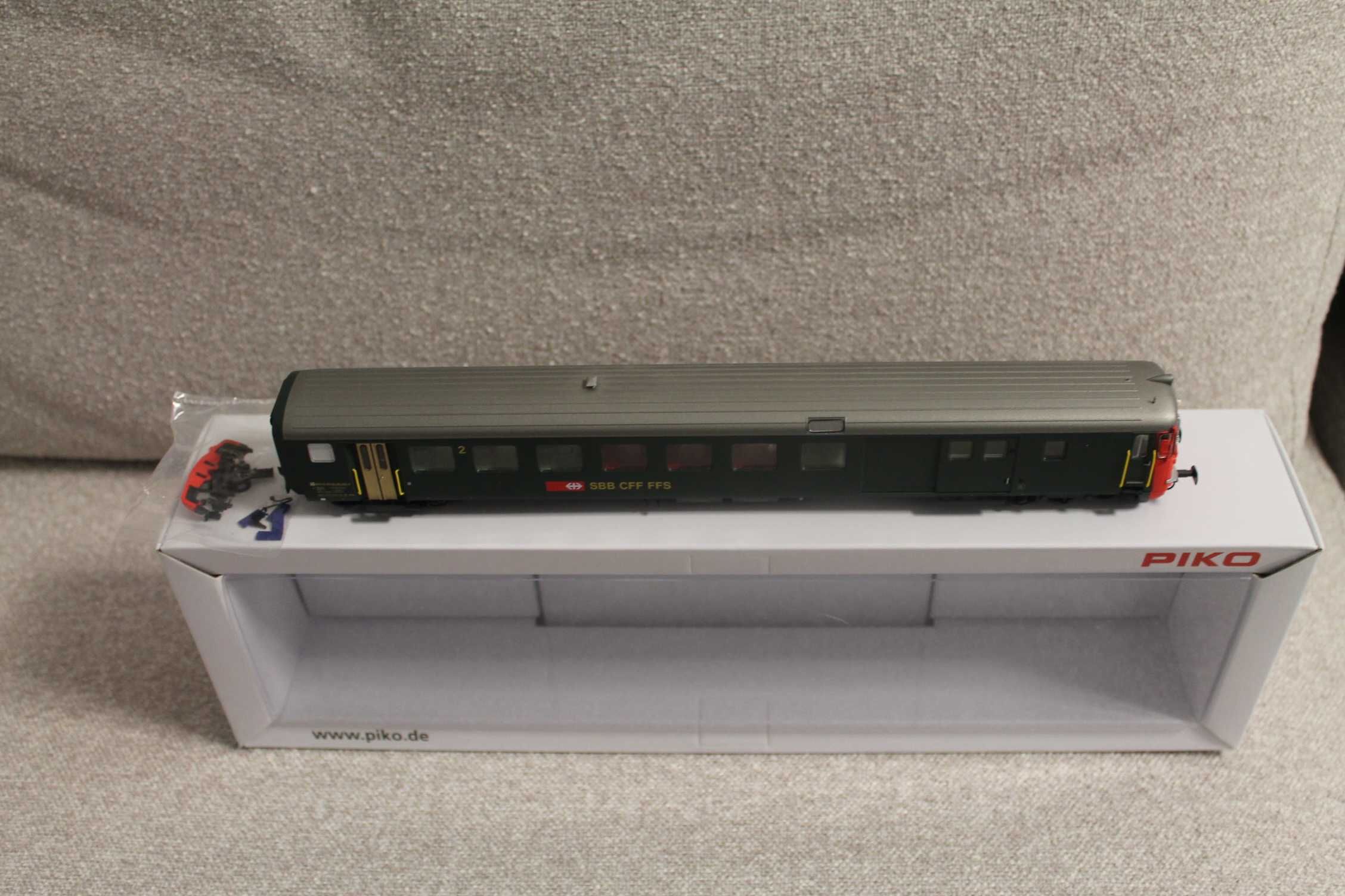 Piko 96836 -  Rbe 4/4 z wagonem sterującym i dźwiękiem , skala H0