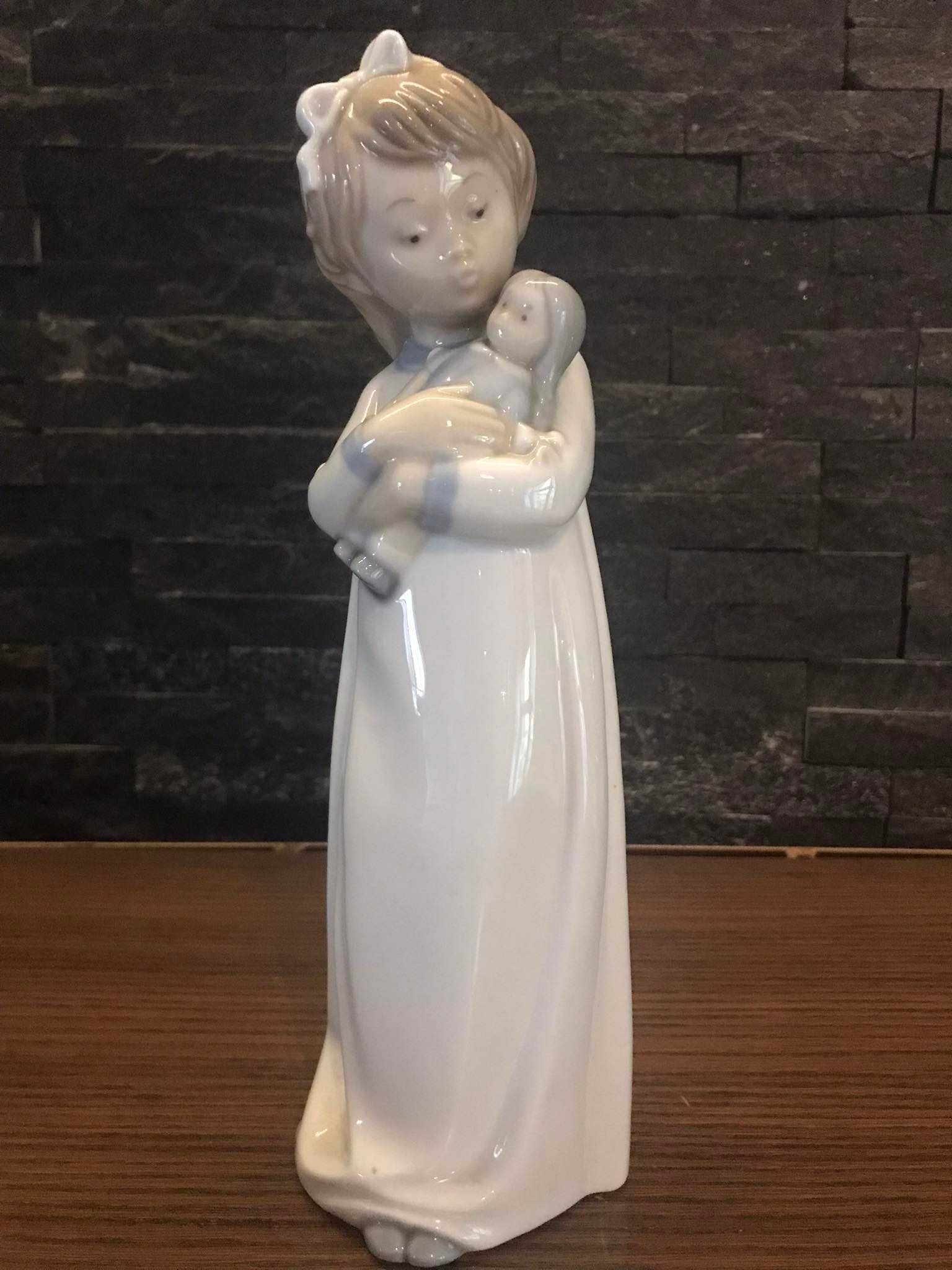 Porcelanowa figurka Zaphir Hiszpania bracia Lladro dziewczynka z lalką