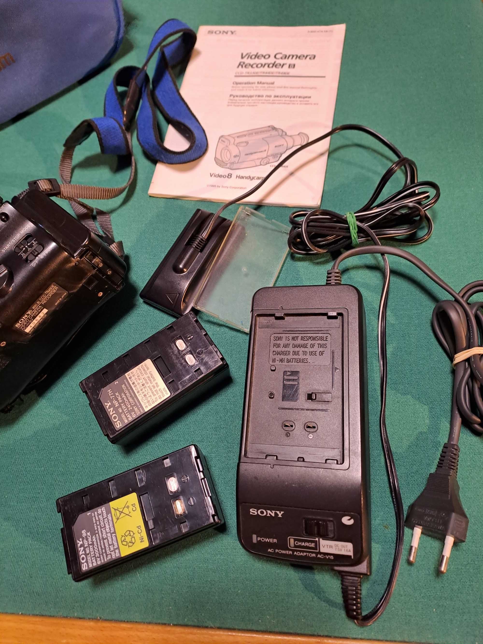 SONY  Video Camera Recorder 8 CCD - TR 490 E