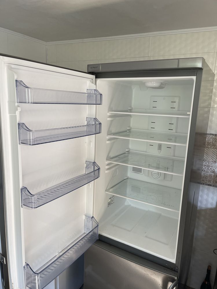 Великий холодильник Vestfrost / Терміново! Читати опис