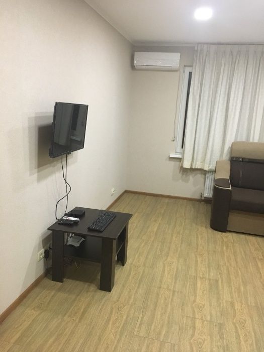 Новобуд на Ломоносова.  Видова.  10хв від М.Васильківська