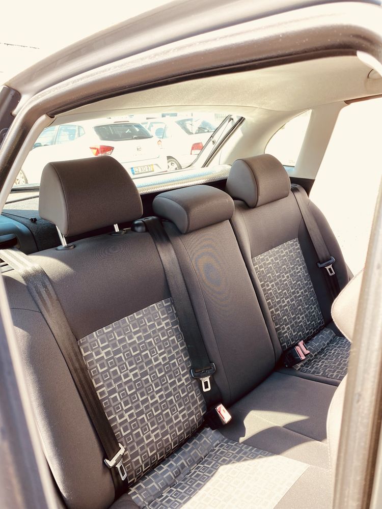 Reservado - Seat Ibiza 6L 1.4 TDI (5 portas)