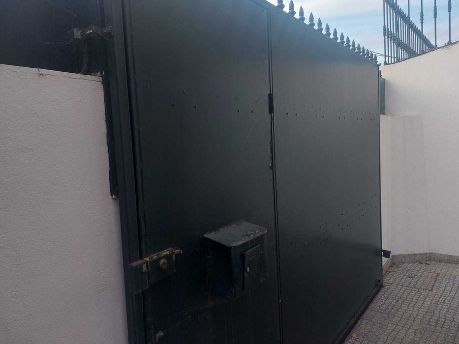 Portão de ferro trabalhado de correr