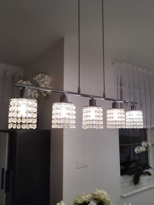 Piękny kryształowy żyrandol