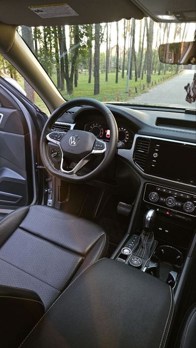 Продам авто VW Atlas 22