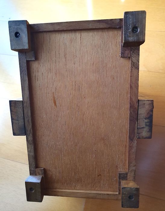 Caixa de costura antiga em madeira