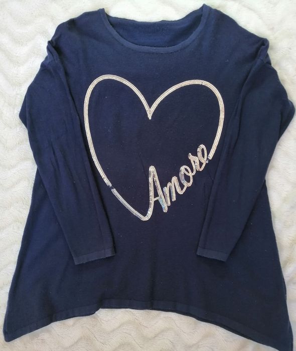 Camisola azul escura tamanho único.