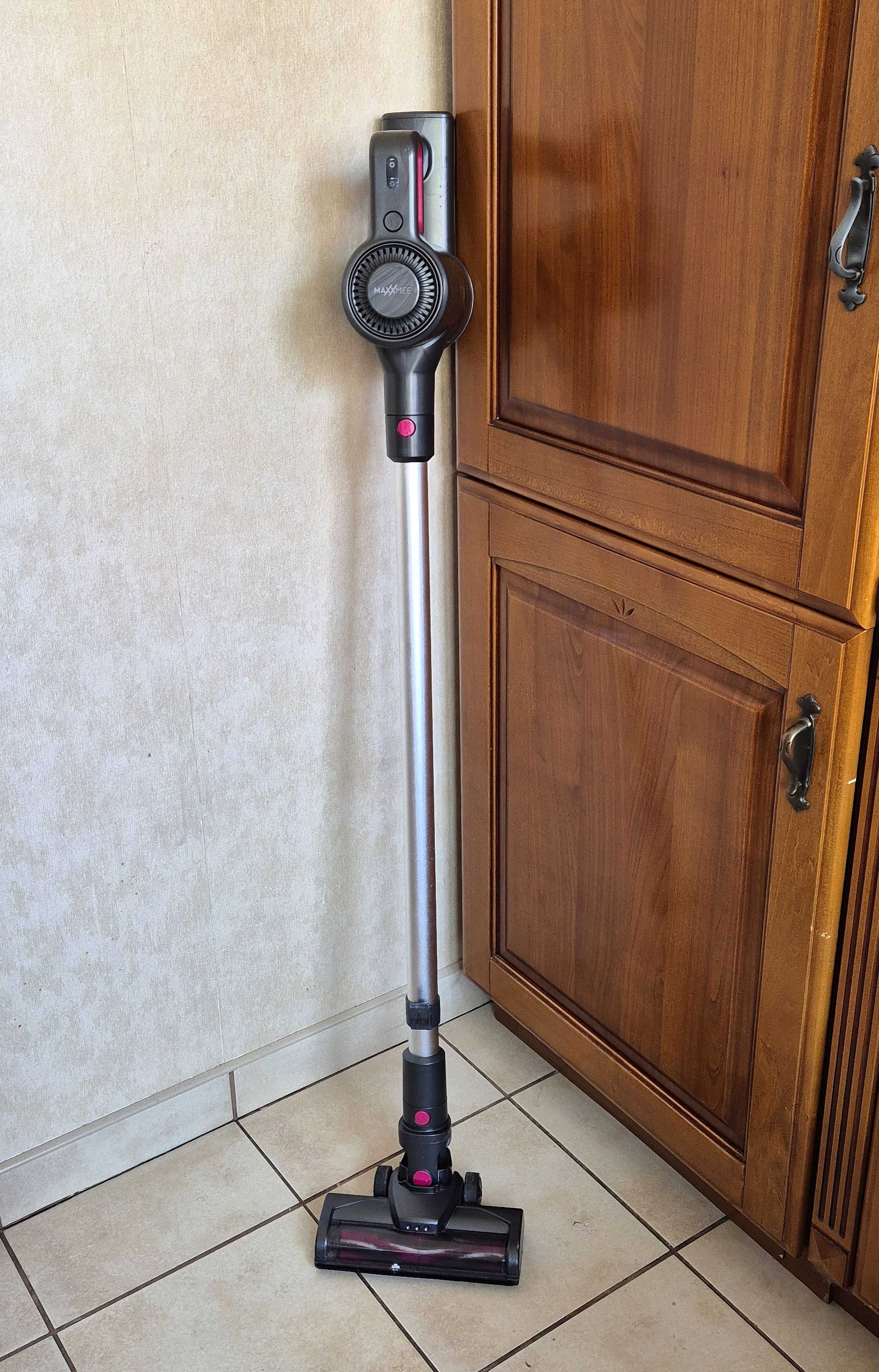 Odkurzacz pionowy bezprzewodowy Clenmaxx CBL-SV1606 oświetlenie LED