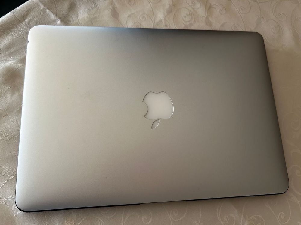 Vende se Mac Book Pro