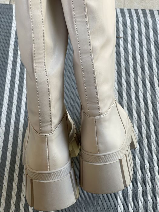 Нові сапоги Zara