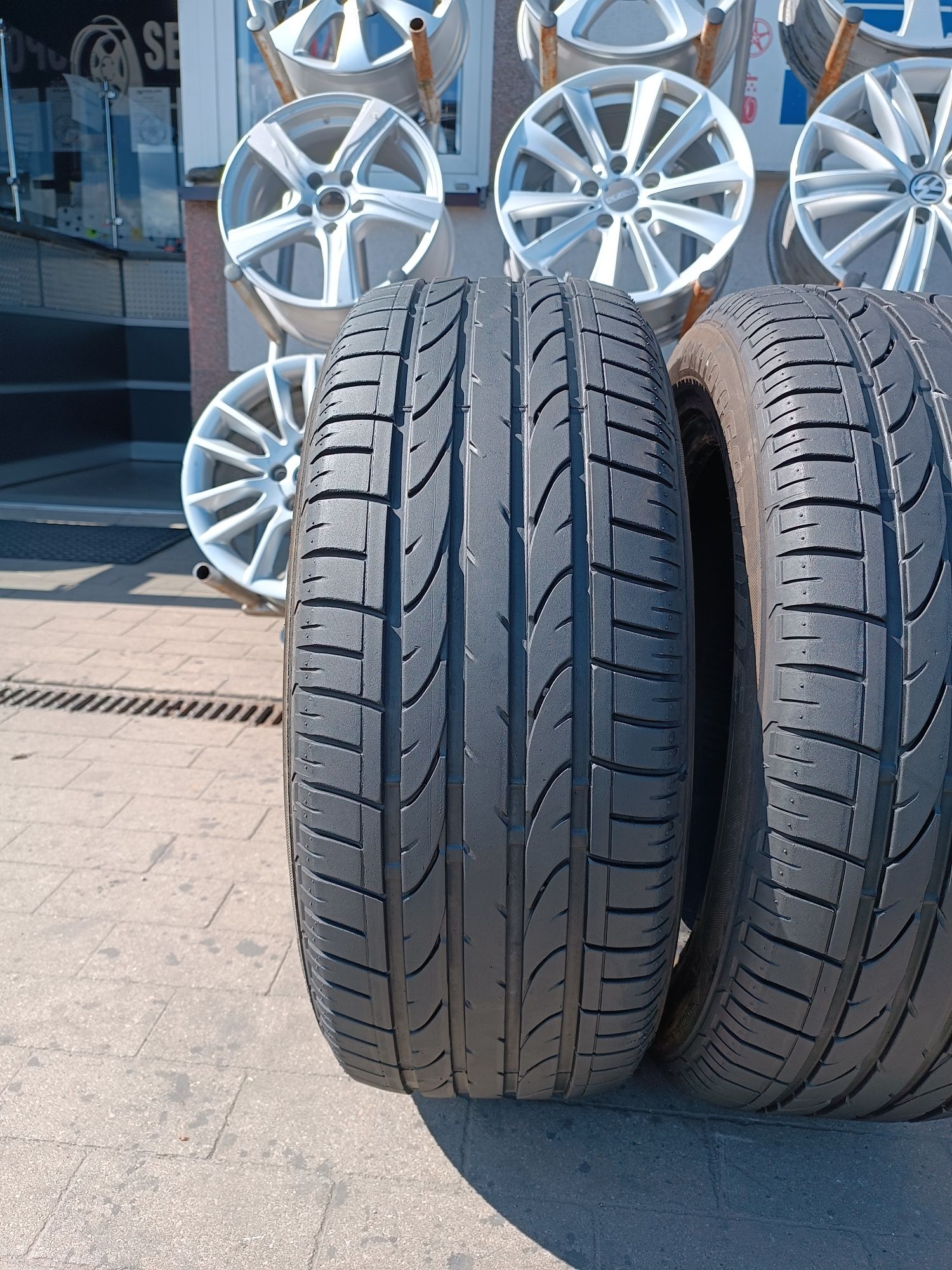 235/55R17 Bridgestone Dueler H/P Sport 99 V