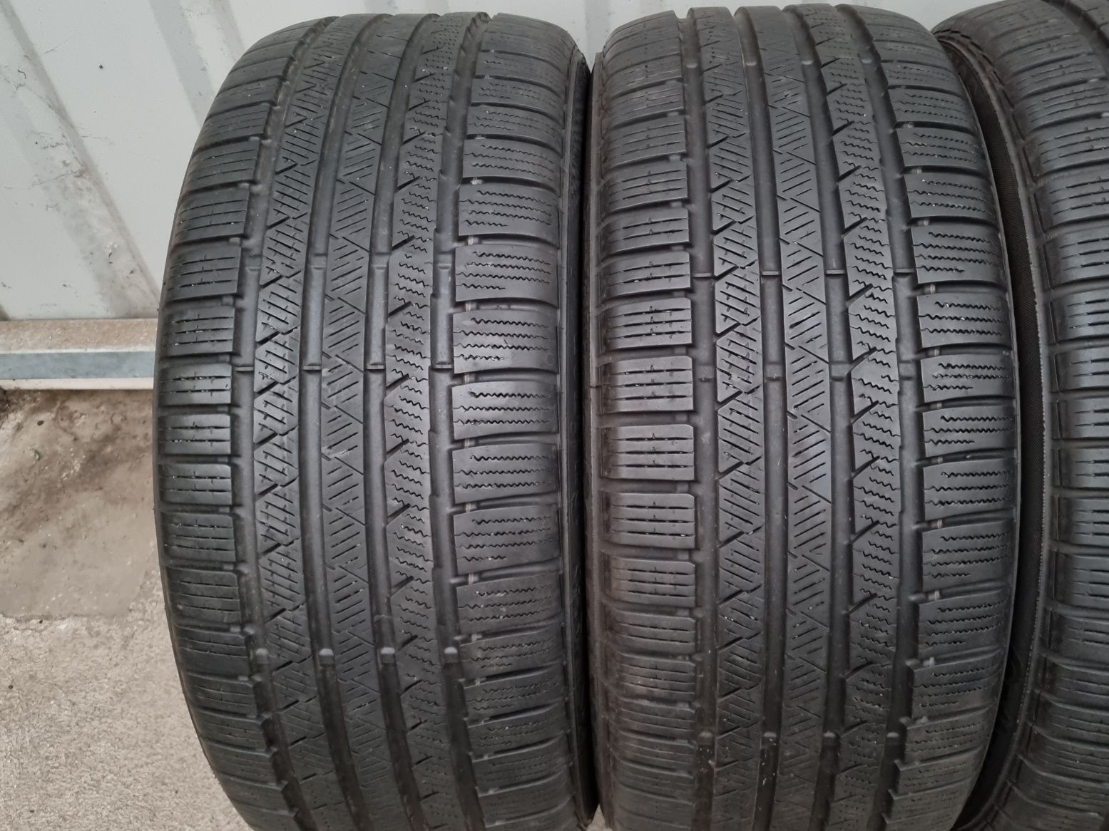 Opony używane ZIMOWE 245/40/18 Continental BdbStan 580zł/4szt.