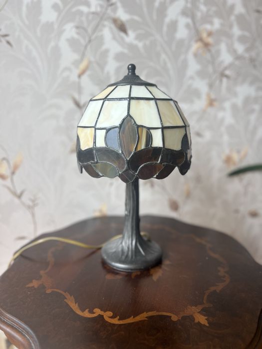 Piękna witrażowa lampka