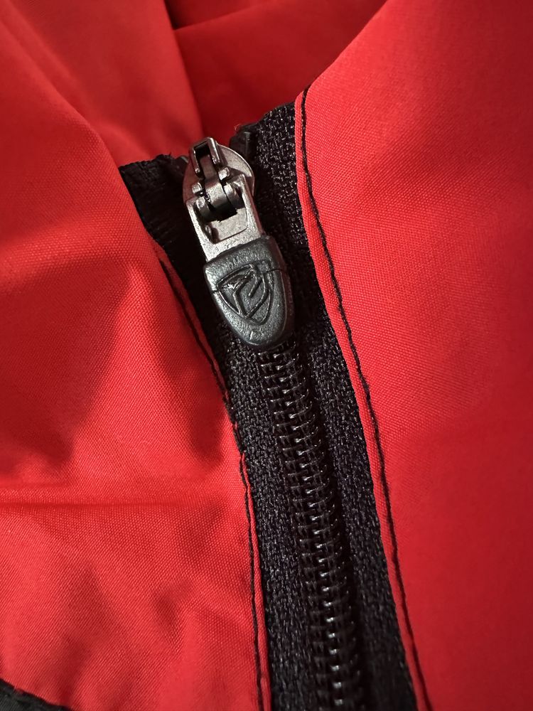 Casaco / colete corta-vento preto e vermelho BERG cycles