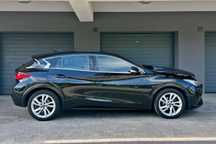 Infiniti Q30 1.5d automat, radar, nawigacja dotykowa, climatronic, lekko uszkodzony
